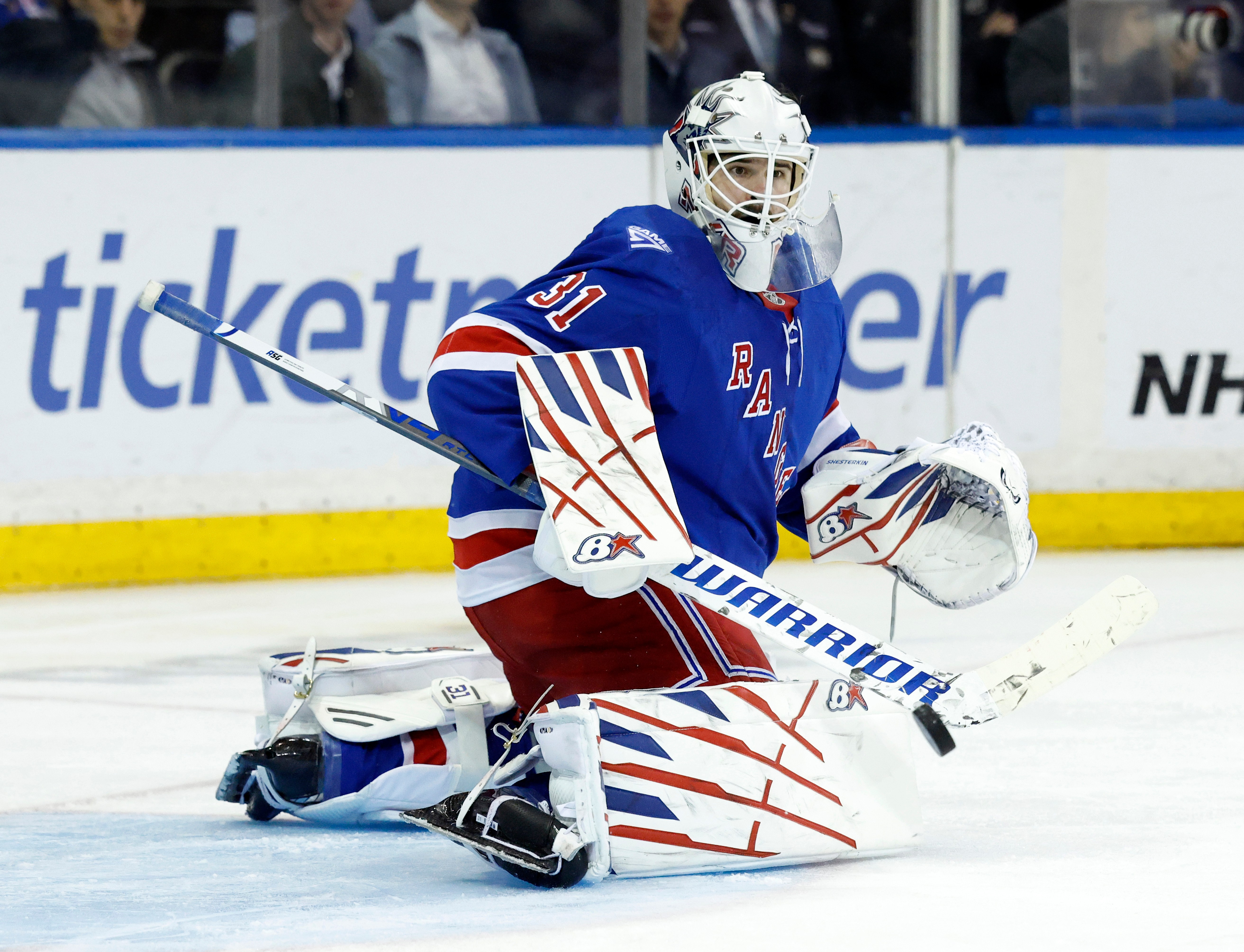 Нью-Йорк Рейнжерс шинэ бүрэлдэхүүнээрээ NHL-ийн улирлын нээлтийн тоглолтод Бостон Бруинс-тэй учраа таарна