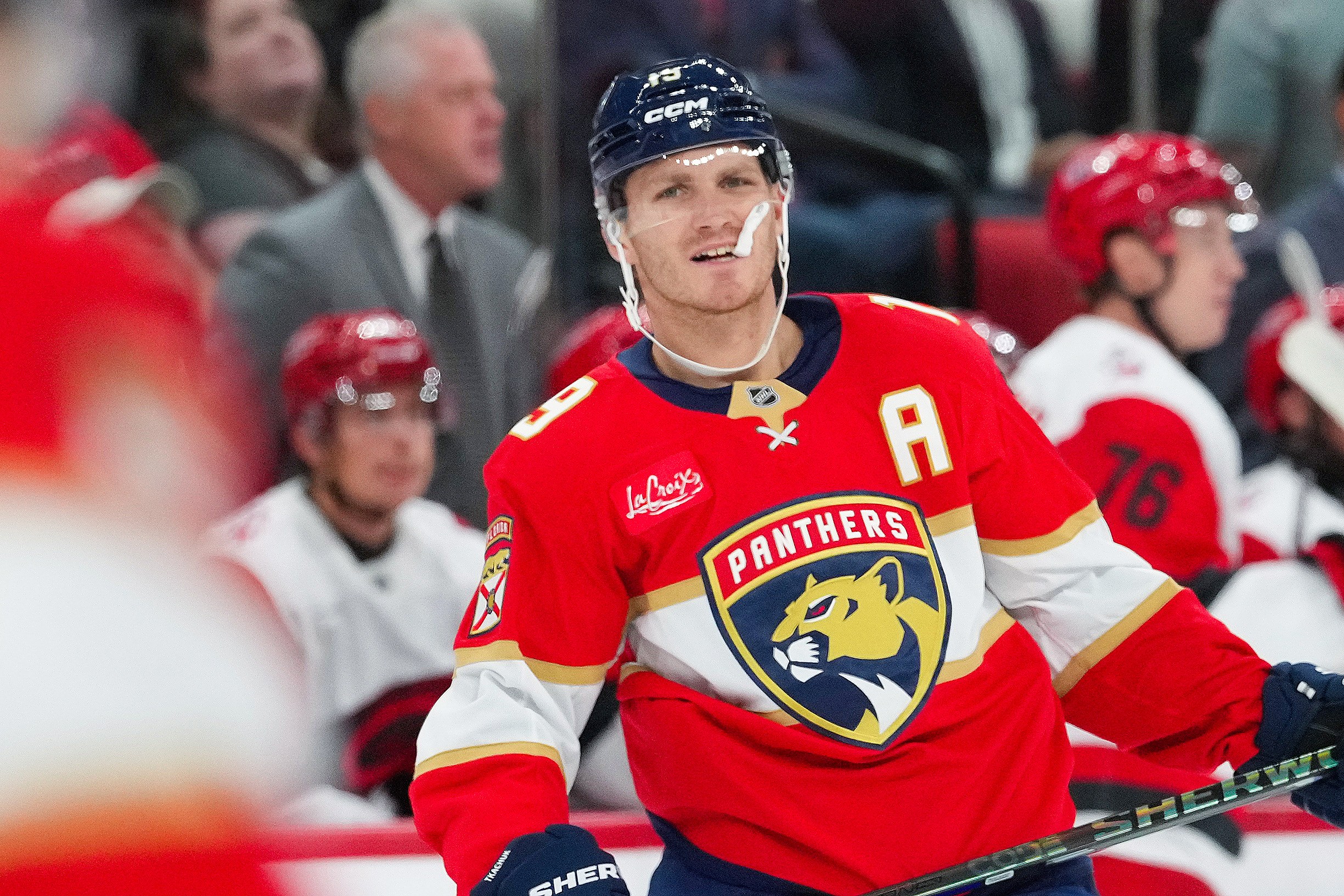 Каролина Харрикейнс болон Флорида Пантерс багуудын NHL-ийн улирлын нээлтийн тоглолтын тойм