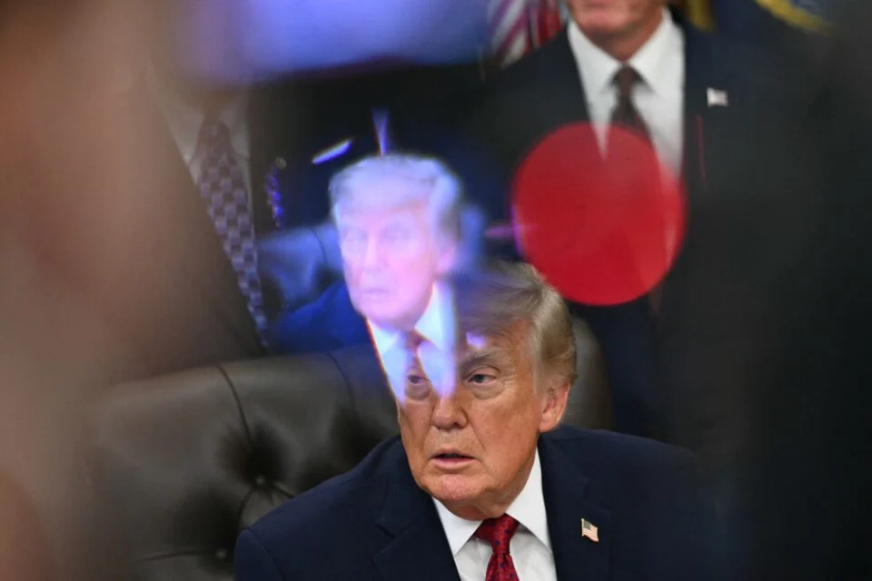Трамп “хиймэл оюун ухаан” нэршлийг “супер оюун ухаан” болгон өөрчлөхөөр шахалт үзүүлж байна